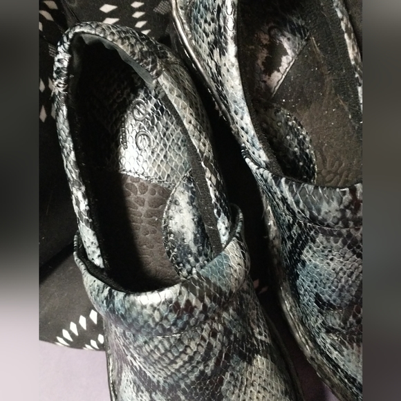 B.O.C. Born Concept snakeskin print clogs - Picture 6 of 6